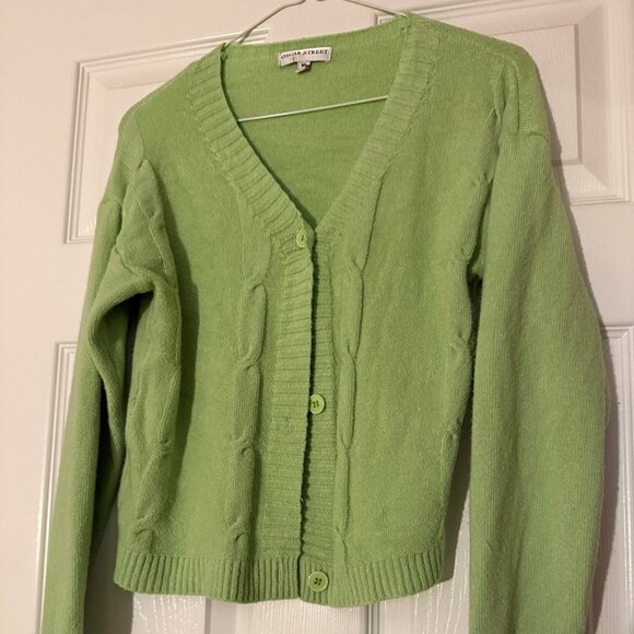 Soft green sweater - Picture 1 of 2